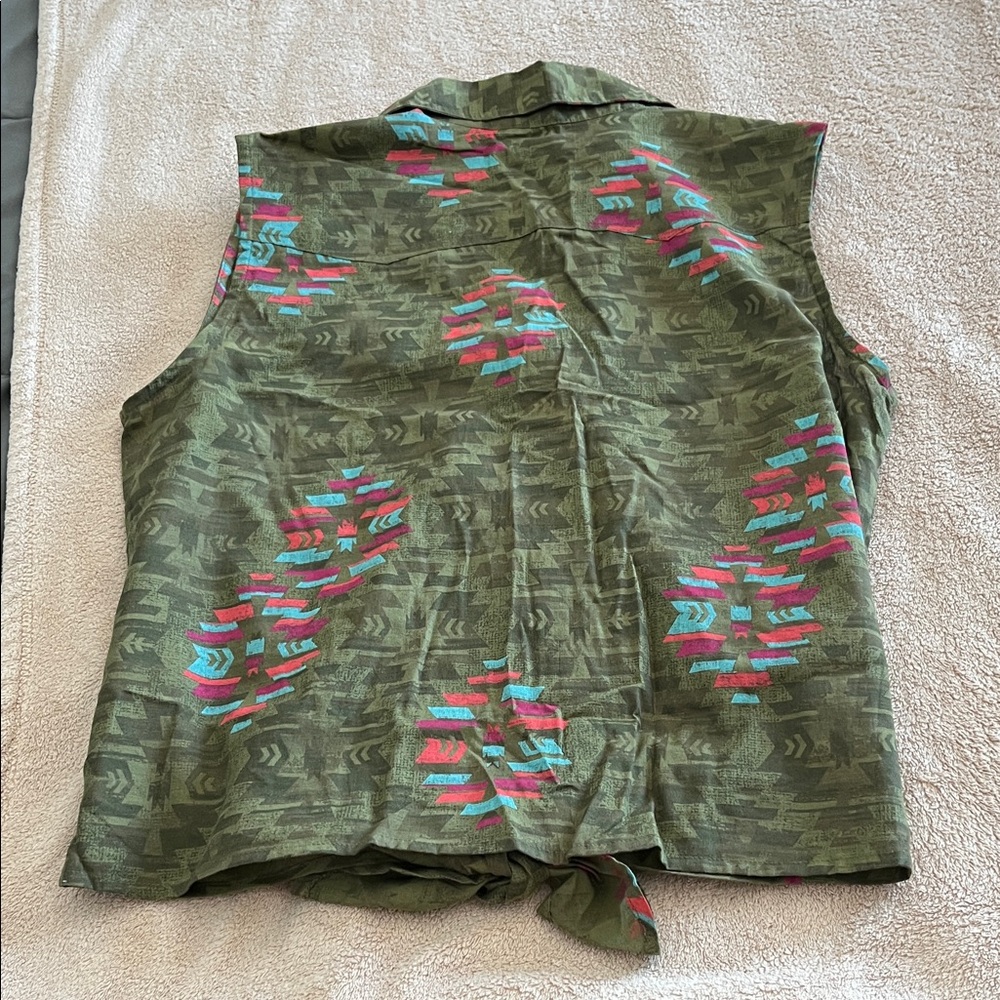Patterned Olive Sleeveless Button-Down Shirt - image 6